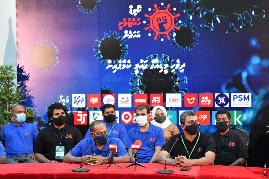 ކޮވިޑް19ގެ ތޫފާނުގައި ދިވެހިން އެއް އަހަރު: ސެޕްޓެމްބަރ 1، 2020: ކޮވިޑް-19 އާ ގުޅޭ ގޮތުން އާންމުން ހޭލުންތެރިކޮށް އެ ބަލި ފެތުރުން ހުއްޓުވުމަށް ދިވެހި މީޑިއާތައް އިސް ނަގައިގެން 'ކޮވިޑް ހުއްޓުވާނީ އަހަރެން' ނަމުގައި ކެމްޕެއިން ފެށުން -- ސަން ފޮޓޯ/ ފަޔާޒު މޫސާ     