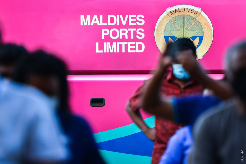 ޖުލައި 1، 2021: އެމްޓީސީސީއަށް އެމްޕީއެލްގެ އާންމު ދަތުރުފަތުރުގެ ހިދުމަތް ބަދަލުކުރުމަށް ގްރޭޓަރ މާލެ ބަސް ޓާމިނަލްގައި ބޭއްވި ހަފްލާގެ ތެރެއިން -- ސަން ފޮޓޯ/ ފަޔާޒު މޫސާ