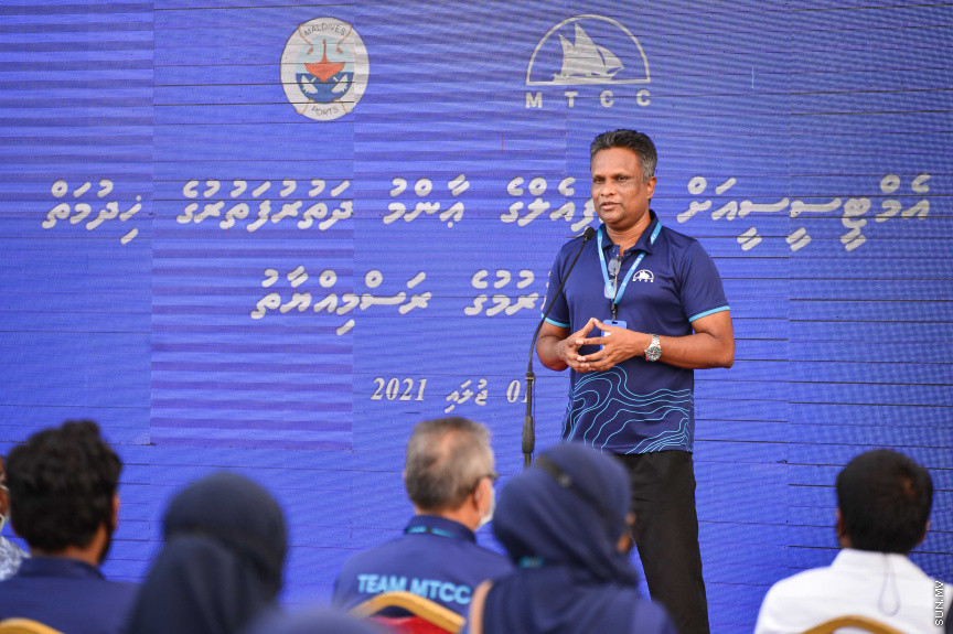 ޖުލައި 1، 2021: އެމްޓީސީސީއަށް އެމްޕީއެލްގެ އާންމު ދަތުރުފަތުރުގެ ހިދުމަތް ބަދަލުކުރުމަށް ގްރޭޓަރ މާލެ ބަސް ޓާމިނަލްގައި ބޭއްވި ހަފްލާގެ ތެރެއިން -- ސަން ފޮޓޯ/ ފަޔާޒު މޫސާ
