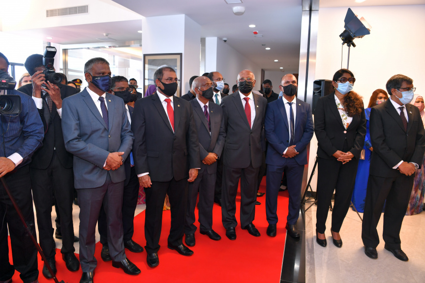 ޖުލައި 15، 2021: ފޮރިން މިނިސްޓްރީ އިމާރާތް މަރާމާތުކޮށް, "ފަތުހުالله ޖަމީލް ބިލްޑިންގ"ގެ ނަމުގައި އެތަން ރަސްމީކޮށް އިފްތިތާހުކުރުމަށް ބޭއްވި ރަސްމިއްޔާތުގެ ތެރެއިން -- ފޮޓޯ/ ރައީސް އޮފީސް