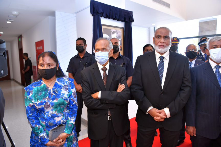 ޖުލައި 15، 2021: ފޮރިން މިނިސްޓްރީ އިމާރާތް މަރާމާތުކޮށް, "ފަތުހުالله ޖަމީލް ބިލްޑިންގ"ގެ ނަމުގައި އެތަން ރަސްމީކޮށް އިފްތިތާހުކުރުމަށް ބޭއްވި ރަސްމިއްޔާތުގެ ތެރެއިން -- ފޮޓޯ/ ރައީސް އޮފީސް