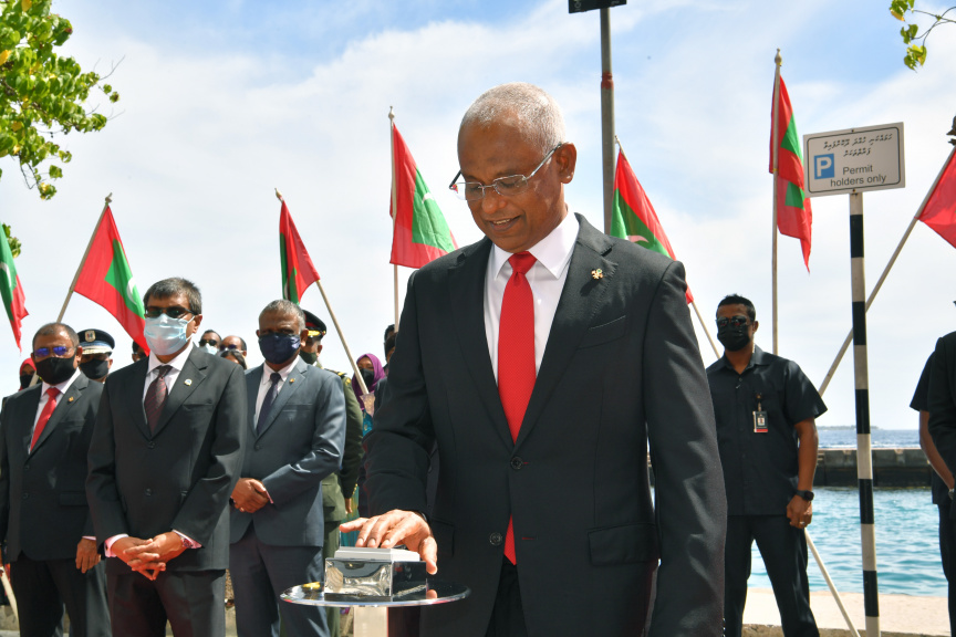 ޖުލައި 15، 2021: ފޮރިން މިނިސްޓްރީ އިމާރާތް މަރާމާތުކޮށް, "ފަތުހުالله ޖަމީލް ބިލްޑިންގ"ގެ ނަމުގައި އެތަން ރަސްމީކޮށް އިފްތިތާހުކުރުމަށް ބޭއްވި ރަސްމިއްޔާތުގެ ތެރެއިން -- ފޮޓޯ/ ރައީސް އޮފީސް
