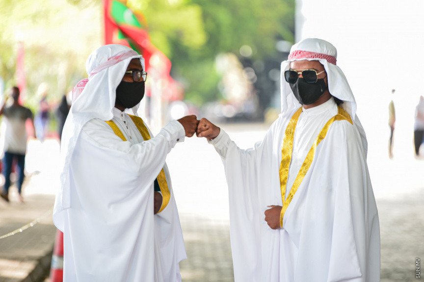 ޖުލައި 20، 2021: މާލޭގެ އިސްލާމީ މަރުކަޒުގައި ކުރެވުނު 1442ވަނަ އަހަރުގެ އަޟްހާ އީދު ނަމާދުގެ ތެރެއިން: އިއްޒަތްތެރި ބަޔަކަށް ވެވޭނީ ހަޔާތުގެ އަމާޒަކީ ދީންކަމުގައި ހަދައިގެންކަމަށް ހުތުބާގައި ވަނީ ގޮވާލާފަ -- ސަން ފޮޓޯ/ ފަޔާޒު މޫސާ