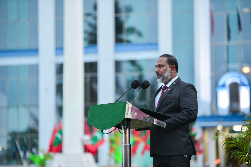 ޖުލައި 26، 2021: ރާއްޖޭގެ މިނިވަން ދުވަސް ފާހަގަކުރުމުގެ ގޮތުން ކުރިއަށްދިޔަ ދިދަ ނެގުމުގެ ހާއްސަ ރަސްމިއްޔާތުގެ ތެރެއިން: މި ރަސްމިއްޔާތުގައި ރައީސް އިބްރާހީމް މުހައްމަދު ސޯލިހު އާއި ނައިބު ފައިސަލް ނަސީމް އަދި ދައުލަތުގެ އިއްޒަތްތެރީން ބައިވެރިވެވަޑައިންނެވި -- ސަން ފޮޓޯ/ ފަޔާޒު މޫސާ