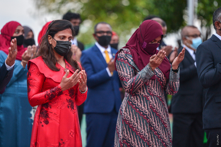 ޖުލައި 26، 2021: ރާއްޖޭގެ މިނިވަން ދުވަސް ފާހަގަކުރުމުގެ ގޮތުން ކުރިއަށްދިޔަ ދިދަ ނެގުމުގެ ހާއްސަ ރަސްމިއްޔާތުގެ ތެރެއިން: މި ރަސްމިއްޔާތުގައި ރައީސް އިބްރާހީމް މުހައްމަދު ސޯލިހު އާއި ނައިބު ފައިސަލް ނަސީމް އަދި ދައުލަތުގެ އިއްޒަތްތެރީން ބައިވެރިވެވަޑައިންނެވި -- ސަން ފޮޓޯ/ ފަޔާޒު މޫސާ