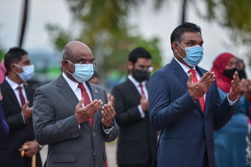 ޖުލައި 26، 2021: ރާއްޖޭގެ މިނިވަން ދުވަސް ފާހަގަކުރުމުގެ ގޮތުން ކުރިއަށްދިޔަ ދިދަ ނެގުމުގެ ހާއްސަ ރަސްމިއްޔާތުގެ ތެރެއިން: މި ރަސްމިއްޔާތުގައި ރައީސް އިބްރާހީމް މުހައްމަދު ސޯލިހު އާއި ނައިބު ފައިސަލް ނަސީމް އަދި ދައުލަތުގެ އިއްޒަތްތެރީން ބައިވެރިވެވަޑައިންނެވި -- ސަން ފޮޓޯ/ ފަޔާޒު މޫސާ