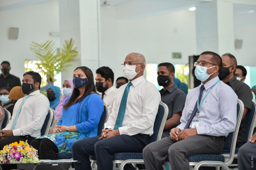 އޮގަސްޓް 10، 2021: ދިރާސީ އާ އަހަރު ފެށުމާ ގުޅިގެން ރެހެންދި ސްކޫލްގައި ބޭއްވި ހާއްސަ އެސެމްބްލީގެ ތެރެއިން: މި އެސެމްބްލީ ޝަރަފުވެރިކޮށްދެއްވީ ރައީސް އިބްރާހިމް މުހައްމަދު ސޯލިހް އާއި އެޑިއުކޭޝަން މިނިސްޓަރ އައިޝަތު އަލީ -- ސަން ފޮޓޯ/ ފަޔާޒު މޫސާ