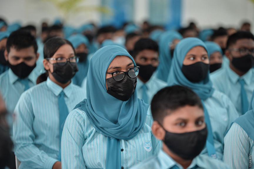 އޮގަސްޓް 10، 2021: ދިރާސީ އާ އަހަރު ފެށުމާ ގުޅިގެން ރެހެންދި ސްކޫލްގައި ބޭއްވި ހާއްސަ އެސެމްބްލީގެ ތެރެއިން: މި އެސެމްބްލީ ޝަރަފުވެރިކޮށްދެއްވީ ރައީސް އިބްރާހިމް މުހައްމަދު ސޯލިހް އާއި އެޑިއުކޭޝަން މިނިސްޓަރ އައިޝަތު އަލީ -- ސަން ފޮޓޯ/ ފަޔާޒު މޫސާ