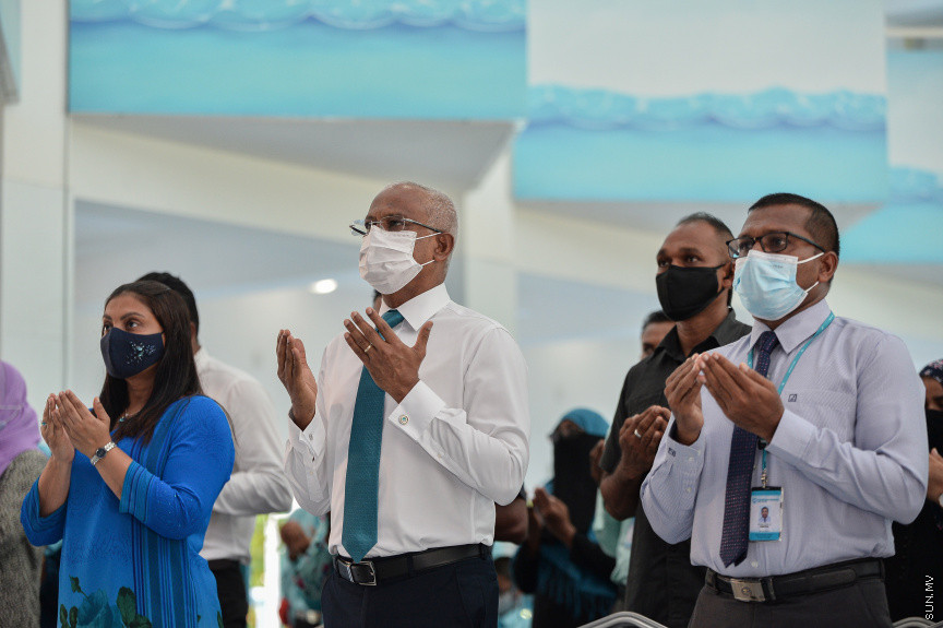 އޮގަސްޓް 10، 2021: ދިރާސީ އާ އަހަރު ފެށުމާ ގުޅިގެން ރެހެންދި ސްކޫލްގައި ބޭއްވި ހާއްސަ އެސެމްބްލީގެ ތެރެއިން: މި އެސެމްބްލީ ޝަރަފުވެރިކޮށްދެއްވީ ރައީސް އިބްރާހިމް މުހައްމަދު ސޯލިހް އާއި އެޑިއުކޭޝަން މިނިސްޓަރ އައިޝަތު އަލީ -- ސަން ފޮޓޯ/ ފަޔާޒު މޫސާ