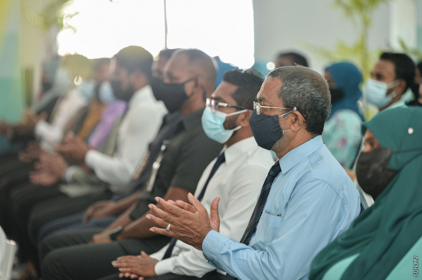 އޮގަސްޓް 10، 2021: ދިރާސީ އާ އަހަރު ފެށުމާ ގުޅިގެން ރެހެންދި ސްކޫލްގައި ބޭއްވި ހާއްސަ އެސެމްބްލީގެ ތެރެއިން: މި އެސެމްބްލީ ޝަރަފުވެރިކޮށްދެއްވީ ރައީސް އިބްރާހިމް މުހައްމަދު ސޯލިހް އާއި އެޑިއުކޭޝަން މިނިސްޓަރ އައިޝަތު އަލީ -- ސަން ފޮޓޯ/ ފަޔާޒު މޫސާ
