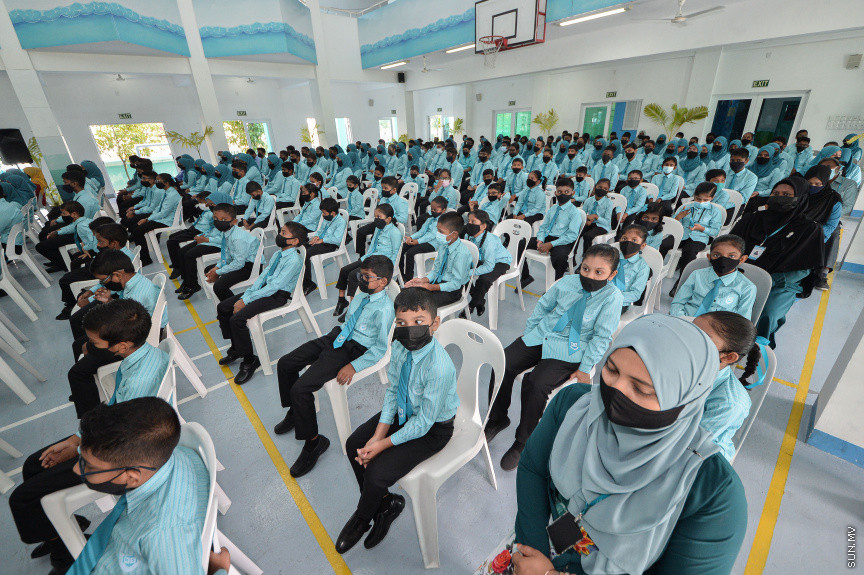 އޮގަސްޓް 10، 2021: ދިރާސީ އާ އަހަރު ފެށުމާ ގުޅިގެން ރެހެންދި ސްކޫލްގައި ބޭއްވި ހާއްސަ އެސެމްބްލީގެ ތެރެއިން: މި އެސެމްބްލީ ޝަރަފުވެރިކޮށްދެއްވީ ރައީސް އިބްރާހިމް މުހައްމަދު ސޯލިހް އާއި އެޑިއުކޭޝަން މިނިސްޓަރ އައިޝަތު އަލީ -- ސަން ފޮޓޯ/ ފަޔާޒު މޫސާ