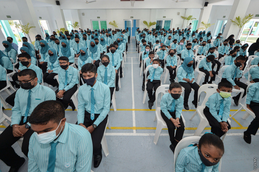 އޮގަސްޓް 10، 2021: ދިރާސީ އާ އަހަރު ފެށުމާ ގުޅިގެން ރެހެންދި ސްކޫލްގައި ބޭއްވި ހާއްސަ އެސެމްބްލީގެ ތެރެއިން: މި އެސެމްބްލީ ޝަރަފުވެރިކޮށްދެއްވީ ރައީސް އިބްރާހިމް މުހައްމަދު ސޯލިހް އާއި އެޑިއުކޭޝަން މިނިސްޓަރ އައިޝަތު އަލީ -- ސަން ފޮޓޯ/ ފަޔާޒު މޫސާ