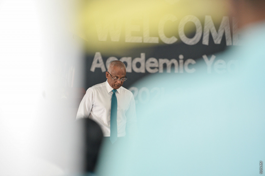 އޮގަސްޓް 10، 2021: ދިރާސީ އާ އަހަރު ފެށުމާ ގުޅިގެން ރެހެންދި ސްކޫލްގައި ބޭއްވި ހާއްސަ އެސެމްބްލީގެ ތެރެއިން: މި އެސެމްބްލީ ޝަރަފުވެރިކޮށްދެއްވީ ރައީސް އިބްރާހިމް މުހައްމަދު ސޯލިހް އާއި އެޑިއުކޭޝަން މިނިސްޓަރ އައިޝަތު އަލީ -- ސަން ފޮޓޯ/ ފަޔާޒު މޫސާ