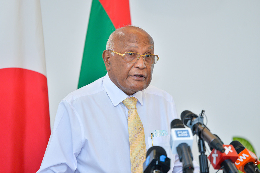 އޮގަސްޓް 22، 2021: ޖަޕާނުން ރާއްޖެއަށް ހަދިޔާކުރި އެސްޓްރާޒެނެކާ ވެކްސިންގެ ޝިޕްމެންޓް ހަވާލުކުރުމަށް ފޮރިން މިނިސްޓްރީގައި ބޭއްވި ހާއްސަ ރަސްމިއްޔާތުގެ ތެރެއިން: ޖަޕާނުން ހަދިޔާކޮށްފައި ވަނީ ވެކްސިންގެ ޖުމްލަ 112،000 ޑޯޒް -- ސަން ފޮޓޯ/ ފަޔާޒު މޫސާ