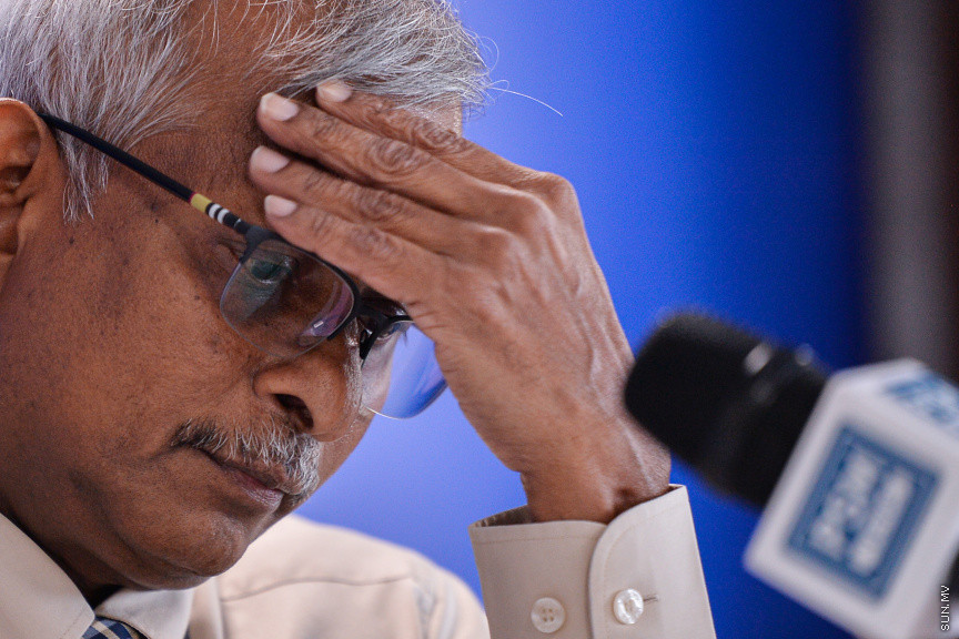 އޮގަސްޓް 22، 2021: އެމްއެމްއޭގެ ފަރާތުން، އެމްއެމްއޭގެ ގަވަރުނަރު ނޫސްވެރިންނަށް މައުލޫމާތު ދެއްވުމަށް ބޭއްވި ނޫސްވެރިންގެ ބައްދަލުވުމުގެ ތެރެއިން -- ސަން ފޮޓޯ/ ފަޔާޒު މޫސާ