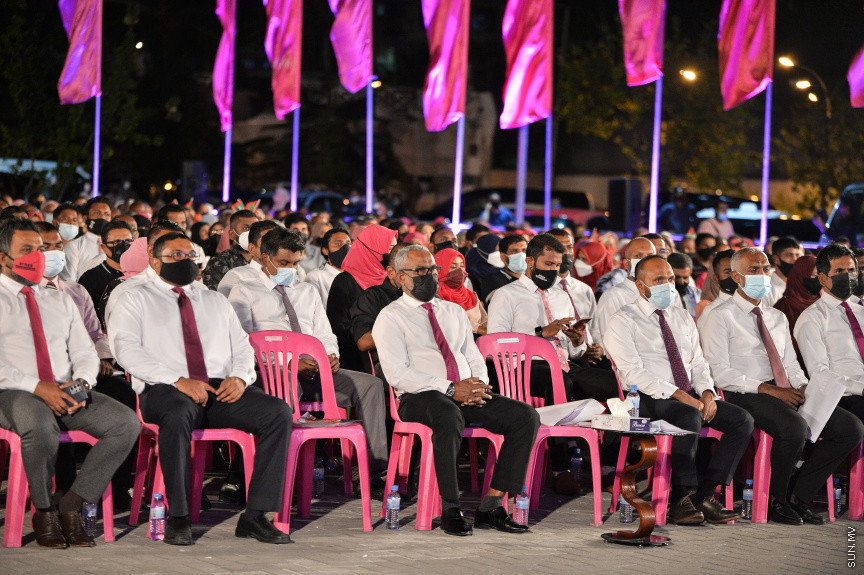 ސެޕްޓެމްބަރ 3، 2021: އިދިކޮޅު ޕީޕީއެމް/ޕީއެންސީގެ ފަރާތުން ކާނިވާ ސަރަހައްދުގައި ބޭއްވި "އައްޑަނަ" ޖަލްސާގެ ތެރެއިން -- ސަން ފޮޓޯ/ ފަޔާޒު މޫސާާ 