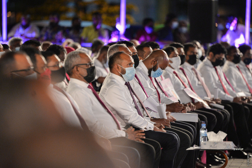 ސެޕްޓެމްބަރ 3، 2021: އިދިކޮޅު ޕީޕީއެމް/ޕީއެންސީގެ ފަރާތުން ކާނިވާ ސަރަހައްދުގައި ބޭއްވި "އައްޑަނަ" ޖަލްސާގެ ތެރެއިން -- ސަން ފޮޓޯ/ ފަޔާޒު މޫސާާ 