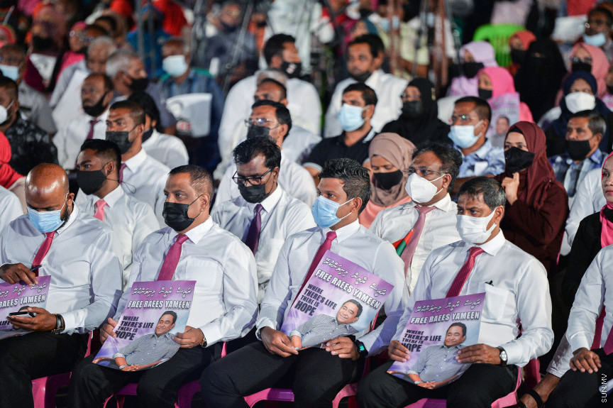 ސެޕްޓެމްބަރ 3، 2021: އިދިކޮޅު ޕީޕީއެމް/ޕީއެންސީގެ ފަރާތުން ކާނިވާ ސަރަހައްދުގައި ބޭއްވި "އައްޑަނަ" ޖަލްސާގެ ތެރެއިން -- ސަން ފޮޓޯ/ ފަޔާޒު މޫސާާ 
