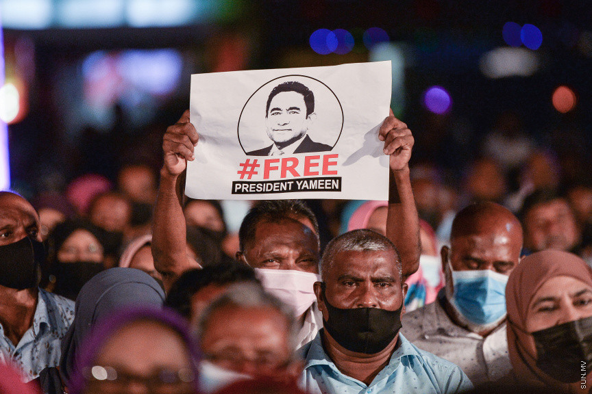 ސެޕްޓެމްބަރ 3، 2021: އިދިކޮޅު ޕީޕީއެމް/ޕީއެންސީގެ ފަރާތުން ކާނިވާ ސަރަހައްދުގައި ބޭއްވި "އައްޑަނަ" ޖަލްސާގެ ތެރެއިން -- ސަން ފޮޓޯ/ ފަޔާޒު މޫސާާ 