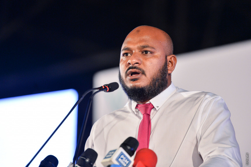 ސެޕްޓެމްބަރ 3، 2021: އިދިކޮޅު ޕީޕީއެމް/ޕީއެންސީގެ ފަރާތުން ކާނިވާ ސަރަހައްދުގައި ބޭއްވި "އައްޑަނަ" ޖަލްސާގެ ތެރެއިން -- ސަން ފޮޓޯ/ ފަޔާޒު މޫސާާ 