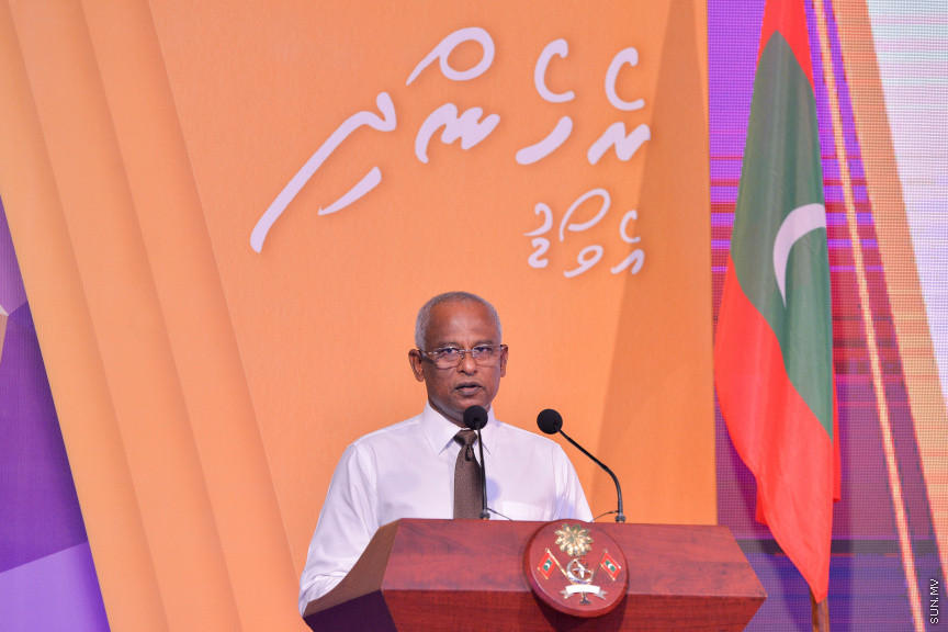 ސެޕްޓެމްބަރ 6، 2021: ތަފާތު އެކި ރޮނގުރޮނގުން އަންހެނުން ގައުމަށް ކުރާ ހިދުމަތް ފާހަގަކޮށް ދެވޭ ރެހެންދި އެވޯޑު ހާސިލް ކުރި 14 ފަރާތަކަށް އެވޯޑު ހަވާލުކުރުމަށް ހުޅުމާލޭ ރެހެންދި ސުކޫލްގައި ބޭއްވި ރަސްމިއްޔާތުގެ ތެރެއިން  -- ސަން ފޮޓޯ/ ފަޔާޒު މޫސާ