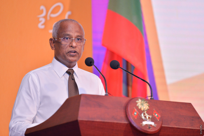 ސެޕްޓެމްބަރ 6، 2021: ތަފާތު އެކި ރޮނގުރޮނގުން އަންހެނުން ގައުމަށް ކުރާ ހިދުމަތް ފާހަގަކޮށް ދެވޭ ރެހެންދި އެވޯޑު ހާސިލް ކުރި 14 ފަރާތަކަށް އެވޯޑު ހަވާލުކުރުމަށް ހުޅުމާލޭ ރެހެންދި ސުކޫލްގައި ބޭއްވި ރަސްމިއްޔާތުގެ ތެރެއިން  -- ސަން ފޮޓޯ/ ފަޔާޒު މޫސާ