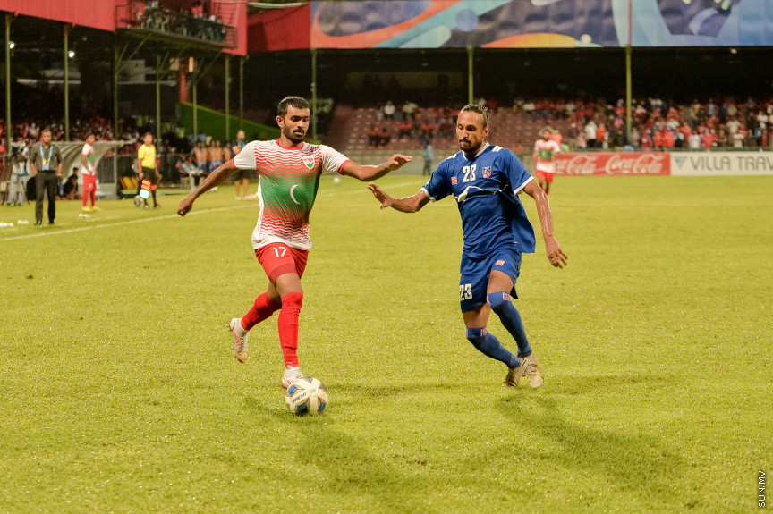 ރާއްޖެއާއި ނޭޕާލް ބައްދަލުކުރި މެޗުގެ ތެރެއިން: ރާއްޖެއިން  މެޗުގައި މޮޅަށް ކުޅުނު ނަމަވެސް މި މެޗު 0-1 އިން ކާމިޔާބު ކުރީ ނޭޕާލުން --- ސަން ފޮޓޯ/ އަހްމަދު އައިމަން އަލީ