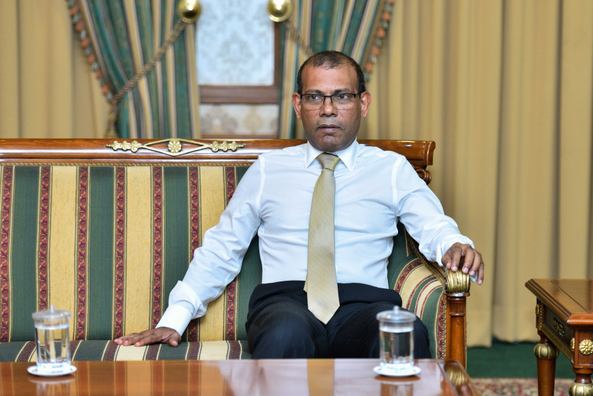 އޮކްޓޯބަރު 24، 2021: ރައިސުލްޖުމްހޫރިއްޔާ އިބްރާހިމް މުހައްމަދު ސޯލިހު އާއި ރައްޔިތުންގެ މަޖިލީހުގެ ރައީސް މުހައްމަދު ނަޝީދު، ރައީސް އޮފީހުގައި ބައްދަލު ކުރައްވަނީ --- ފޮޓޯ: ރައީސް އޮފީސް