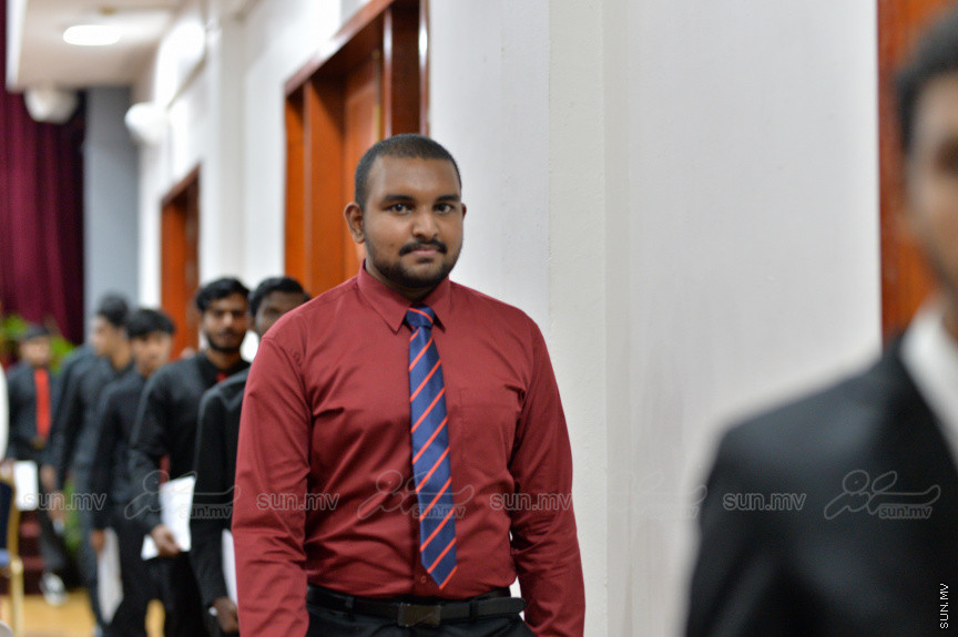މިދިޔަ އަހަރު އަހްމަދިއްޔާ އިންޓަނޭޝަނަލް ސްކޫލްގެ އޭލެވެލް ގްރެޖުއޭޝަން ރަސްމިއްޔާތުގެ ތެރެއިން --- ސަން ފޮޓޯ/ އަހްމަދު އާޒިފް