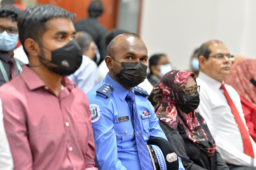 މިދިޔަ އަހަރު އަހްމަދިއްޔާ އިންޓަނޭޝަނަލް ސްކޫލްގެ އޭލެވެލް ގްރެޖުއޭޝަން ރަސްމިއްޔާތުގެ ތެރެއިން --- ސަން ފޮޓޯ/ އަހްމަދު އާޒިފް