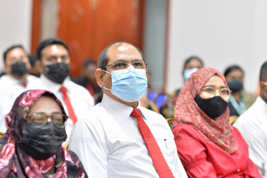މިދިޔަ އަހަރު އަހްމަދިއްޔާ އިންޓަނޭޝަނަލް ސްކޫލްގެ އޭލެވެލް ގްރެޖުއޭޝަން ރަސްމިއްޔާތުގެ ތެރެއިން --- ސަން ފޮޓޯ/ އަހްމަދު އާޒިފް