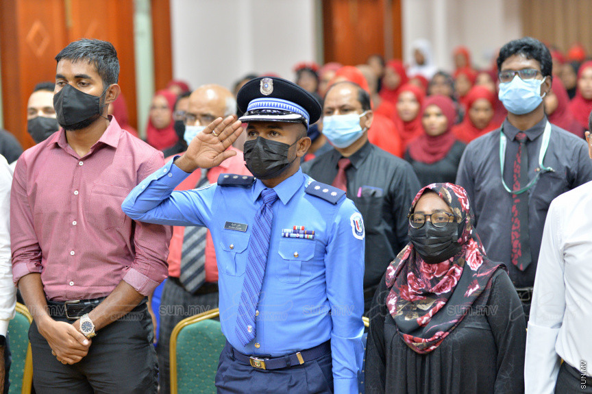 މިދިޔަ އަހަރު އަހްމަދިއްޔާ އިންޓަނޭޝަނަލް ސްކޫލްގެ އޭލެވެލް ގްރެޖުއޭޝަން ރަސްމިއްޔާތުގެ ތެރެއިން --- ސަން ފޮޓޯ/ އަހްމަދު އާޒިފް