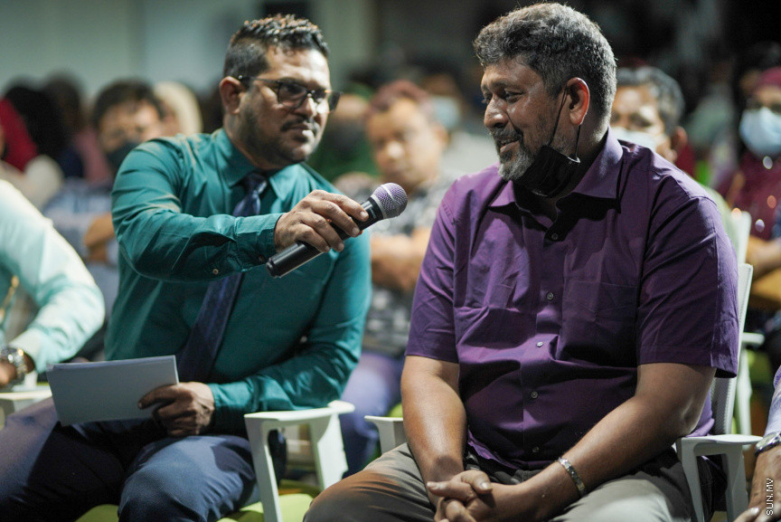 ނަސްރުގެ ދުވަސް ފާހަގަކުރުމަށް ޑީއެންއޭއިން ބޭއްވި ޖަލްސާގެ ތެރެއިން މުހައްމަދު ނާޒިމް ވާހަކަދައްކަވަނީ --- ސަން ފޮޓޯ/ މުހައްމަދު ހައްޔާން