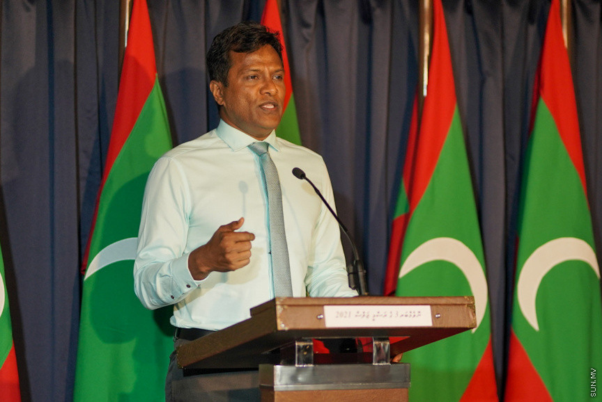 ނަސްރުގެ ދުވަސް ފާހަގަކުރުމަށް ޑީއެންއޭއިން ބޭއްވި ޖަލްސާގެ ތެރެއިން އުމަރު ނަސީރު ވާހަކަދައްކަވަނީ --- ސަން ފޮޓޯ/ މުހައްމަދު ހައްޔާން