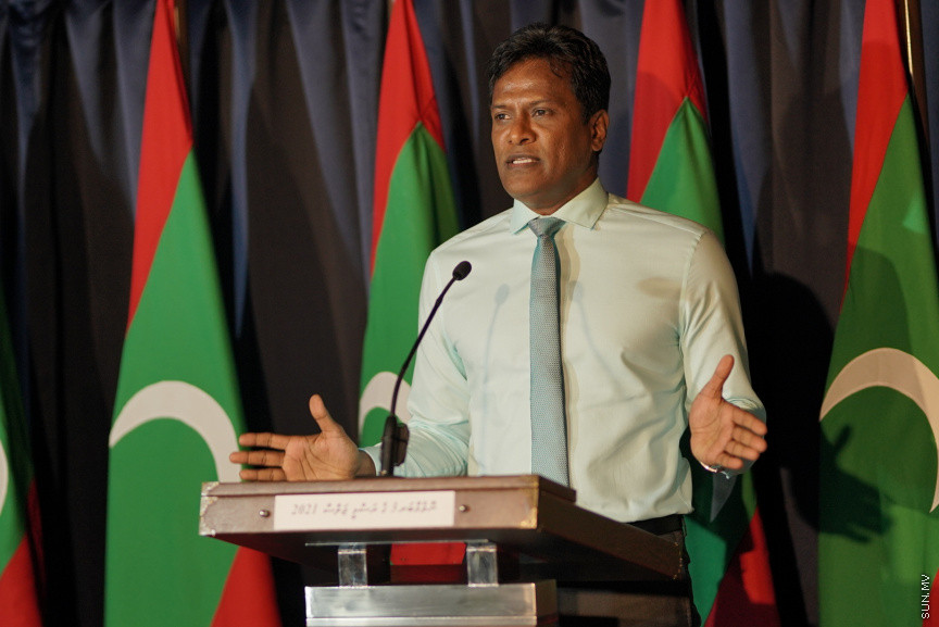 ނަސްރުގެ ދުވަސް ފާހަގަކުރުމަށް ޑީއެންއޭއިން ބޭއްވި ޖަލްސާގެ ތެރެއިން އުމަރު ނަސީރު ވާހަކަދައްކަވަނީ --- ސަން ފޮޓޯ/ މުހައްމަދު ހައްޔާން