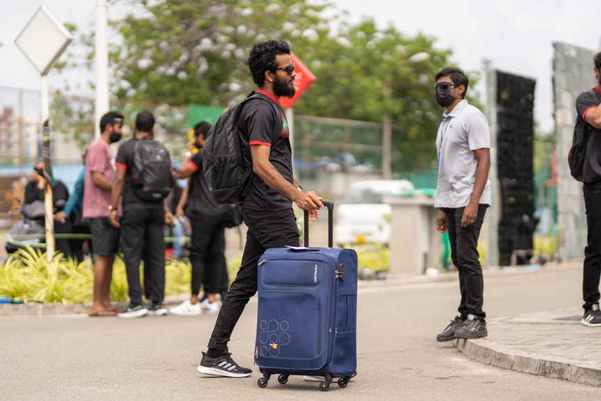 ދިވްހި ގައުމީ ފުޓުބޯޅަ ޓީމު މަހިންދަ ރާޖަޕަކްސަ ޓްރޮފީ އަށް ސްރީލަންކާ އަށް ފުރުމުގެ ތެރެއިން -- ސަން ފޮޓޯ/މުހައްމަދު ހައްޔާން
