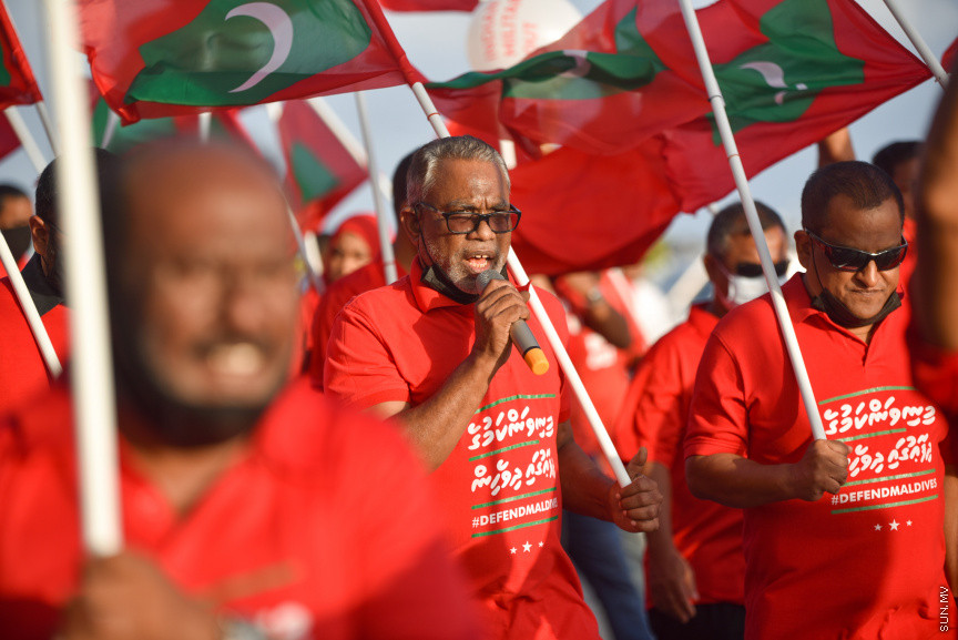 "މިނިވަންކަމުގެ ދިފާއުގައި ދިވެހީން" ނަމުގައި އިދިކޮޅުން ކުރިއަށްގެންދާ ގައުމީ ހަރަކާތުގެ ތެރެއިން ބޭއްވި ސުލްހަވެރި ހަރަކާތުގެ ތެރެއިން -- ސަން ފޮޓޯ/ މުހައްމަދު ހައްޔާން