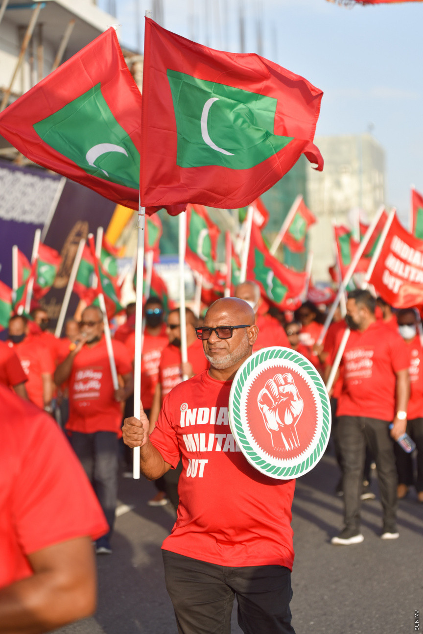"މިނިވަންކަމުގެ ދިފާއުގައި ދިވެހީން" ނަމުގައި އިދިކޮޅުން ކުރިއަށްގެންދާ ގައުމީ ހަރަކާތުގެ ތެރެއިން ބޭއްވި ސުލްހަވެރި ހަރަކާތުގެ ތެރެއިން -- ސަން ފޮޓޯ/ މުހައްމަދު ހައްޔާން