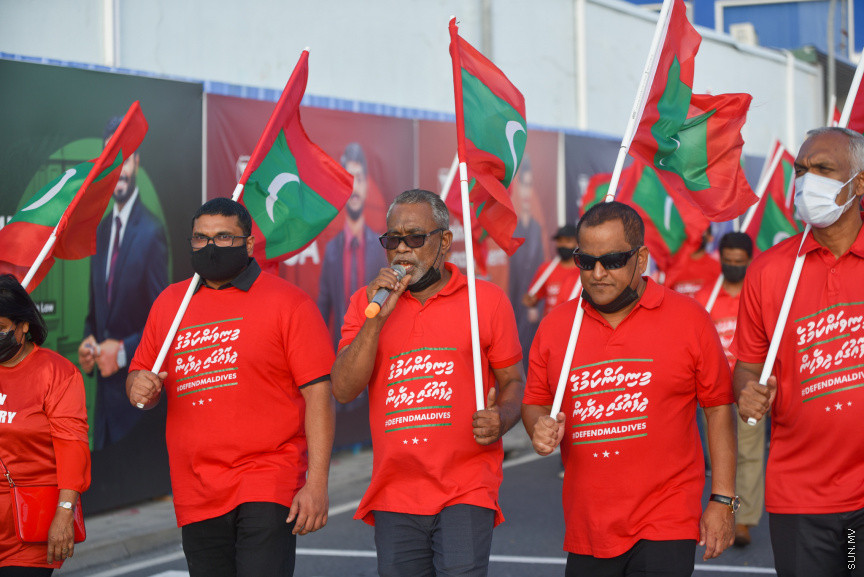"މިނިވަންކަމުގެ ދިފާއުގައި ދިވެހީން" ނަމުގައި އިދިކޮޅުން ކުރިއަށްގެންދާ ގައުމީ ހަރަކާތުގެ ތެރެއިން ބޭއްވި ސުލްހަވެރި ހަރަކާތުގެ ތެރެއިން -- ސަން ފޮޓޯ/ މުހައްމަދު ހައްޔާން