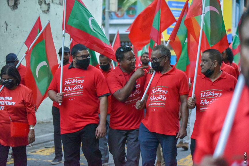 "މިނިވަންކަމުގެ ދިފާއުގައި ދިވެހީން" ނަމުގައި އިދިކޮޅުން ކުރިއަށްގެންދާ ގައުމީ ހަރަކާތުގެ ތެރެއިން ބޭއްވި ސުލްހަވެރި ހަރަކާތުގެ ތެރެއިން -- ސަން ފޮޓޯ/ މުހައްމަދު ހައްޔާން