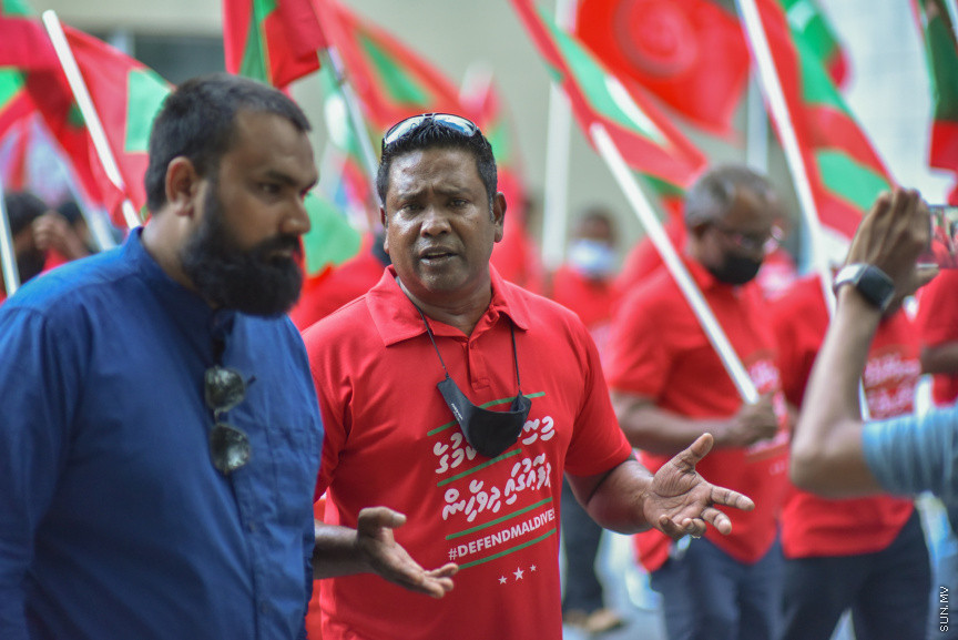 "މިނިވަންކަމުގެ ދިފާއުގައި ދިވެހީން" ނަމުގައި އިދިކޮޅުން ކުރިއަށްގެންދާ ގައުމީ ހަރަކާތުގެ ތެރެއިން ބޭއްވި ސުލްހަވެރި ހަރަކާތުގެ ތެރެއިން -- ސަން ފޮޓޯ/ މުހައްމަދު ހައްޔާން