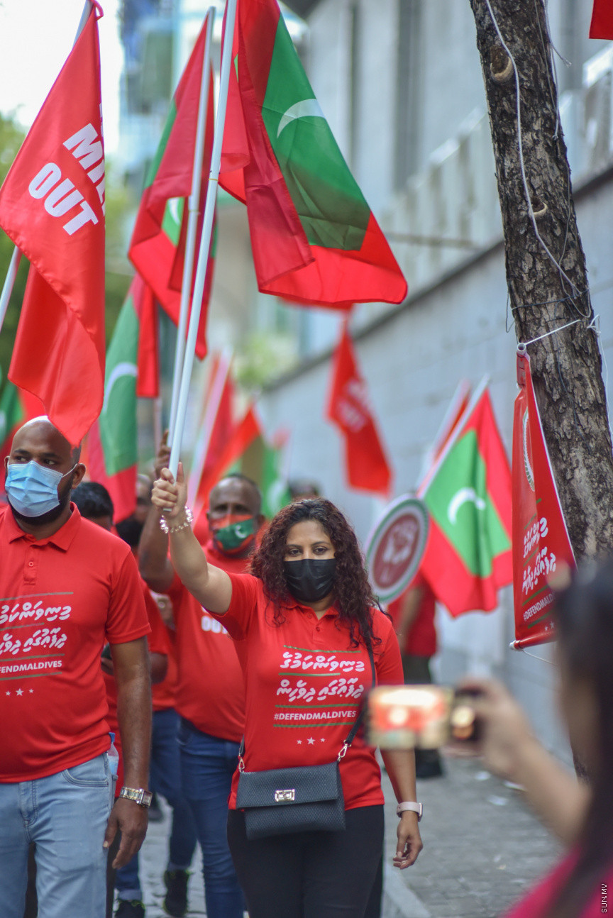 "މިނިވަންކަމުގެ ދިފާއުގައި ދިވެހީން" ނަމުގައި އިދިކޮޅުން ކުރިއަށްގެންދާ ގައުމީ ހަރަކާތުގެ ތެރެއިން ބޭއްވި ސުލްހަވެރި ހަރަކާތުގެ ތެރެއިން -- ސަން ފޮޓޯ/ މުހައްމަދު ހައްޔާން