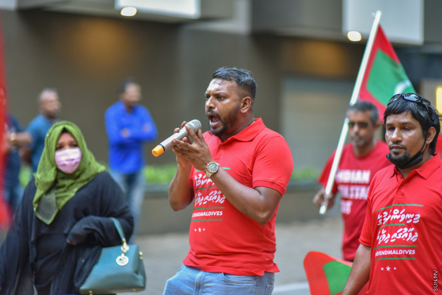 "މިނިވަންކަމުގެ ދިފާއުގައި ދިވެހީން" ނަމުގައި އިދިކޮޅުން ކުރިއަށްގެންދާ ގައުމީ ހަރަކާތުގެ ތެރެއިން ބޭއްވި ސުލްހަވެރި ހަރަކާތުގެ ތެރެއިން -- ސަން ފޮޓޯ/ މުހައްމަދު ހައްޔާން
