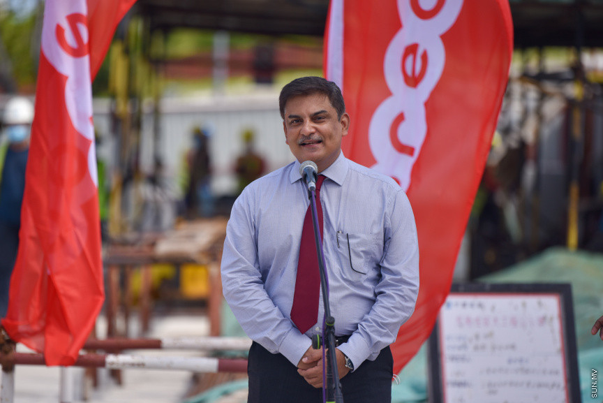 ހުޅުމާލޭގައި އުރީދޫއިން އިމާރާތްކުރާ އައު އިމާރާތުގެ ބިންގާ އެޅުމަށް ބޭއްވި ރަސްމިއްޔާތުގެ ތެރެއިން އުރީދޫގެ މެނޭޖިން ޑިރެކްޓަރ އަދި ސީއީއޯ ނަޖީބް ޙާން ވާހަކަދައްކަވަނީ -- ސަން ފޮޓޯ/ މުހައްމަދު ހައްޔާން