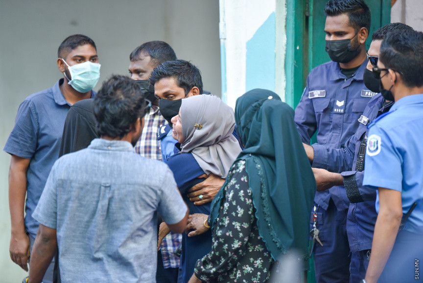 މާލޭގައި ހުރި ފަޅުގެއްގެ ތެރޭގައި މަރުވެ, ކުނިވެފައިވާ މީހެއްގެ ހަށިގަނޑު ފެނުން -- ސަން ފޮޓޯ/ މުހައްމަދު ހައްޔާން