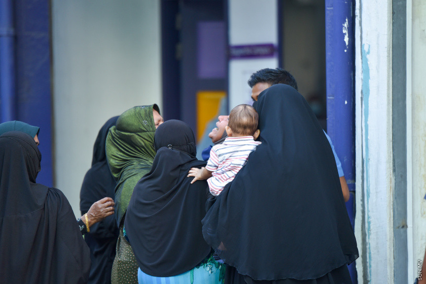މާލޭގައި ހުރި ފަޅުގެއްގެ ތެރޭގައި މަރުވެ, ކުނިވެފައިވާ މީހެއްގެ ހަށިގަނޑު ފެނުން -- ސަން ފޮޓޯ/ މުހައްމަދު ހައްޔާން