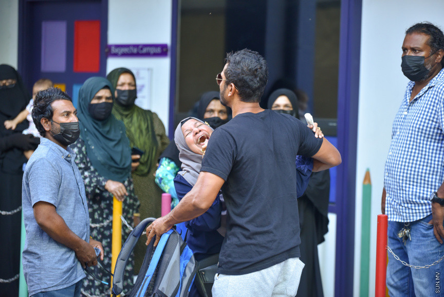 މާލޭގައި ހުރި ފަޅުގެއްގެ ތެރޭގައި މަރުވެ, ކުނިވެފައިވާ މީހެއްގެ ހަށިގަނޑު ފެނުން -- ސަން ފޮޓޯ/ މުހައްމަދު ހައްޔާން