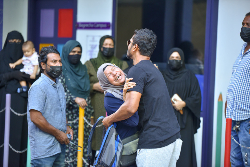 މާލޭގައި ހުރި ފަޅުގެއްގެ ތެރޭގައި މަރުވެ, ކުނިވެފައިވާ މީހެއްގެ ހަށިގަނޑު ފެނުން -- ސަން ފޮޓޯ/ މުހައްމަދު ހައްޔާން