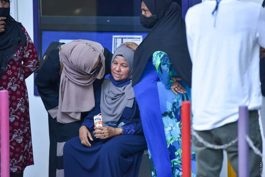 މާލޭގައި ހުރި ފަޅުގެއްގެ ތެރޭގައި މަރުވެ, ކުނިވެފައިވާ މީހެއްގެ ހަށިގަނޑު ފެނުން -- ސަން ފޮޓޯ/ މުހައްމަދު ހައްޔާން