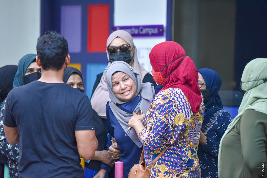 މާލޭގައި ހުރި ފަޅުގެއްގެ ތެރޭގައި މަރުވެ, ކުނިވެފައިވާ މީހެއްގެ ހަށިގަނޑު ފެނުން -- ސަން ފޮޓޯ/ މުހައްމަދު ހައްޔާން
